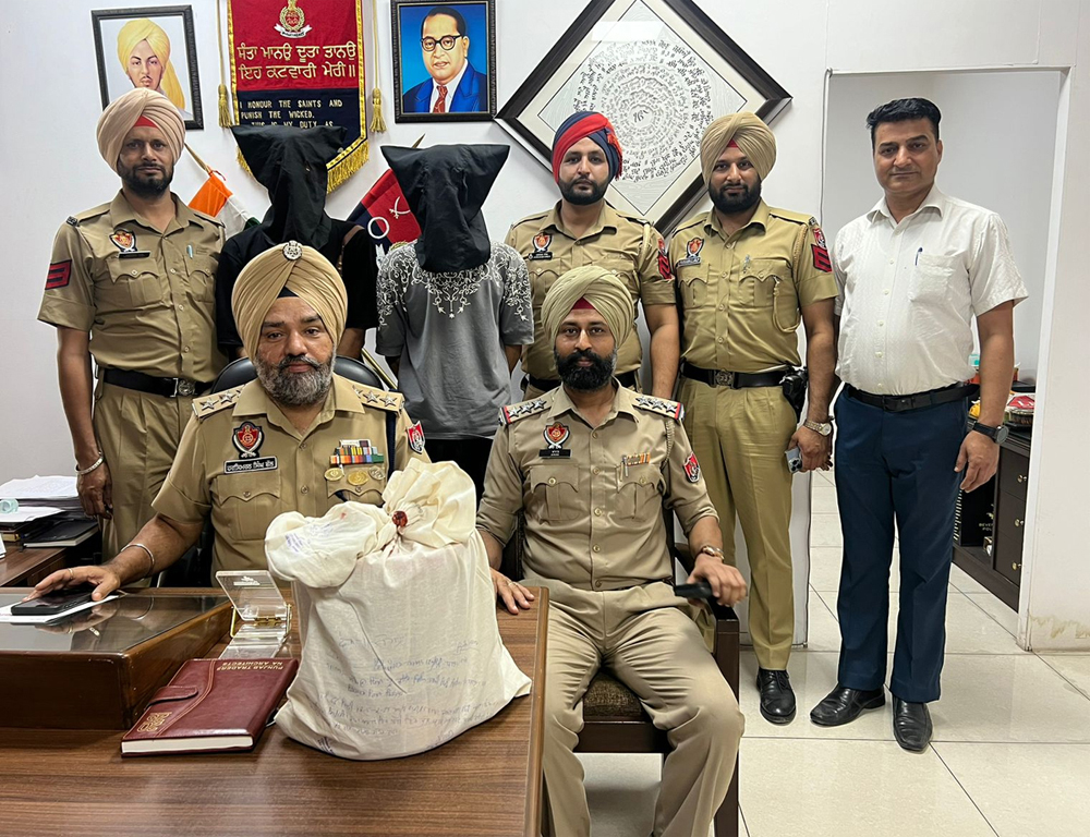 Mohali Police arrests two persons with 25.95 grams of Heroin.